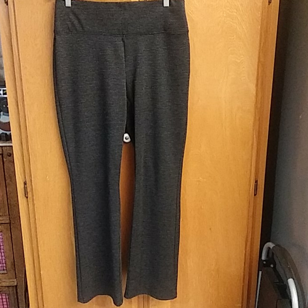 NWOT, APT. 9, Gray Stretch Pants, Sz. L